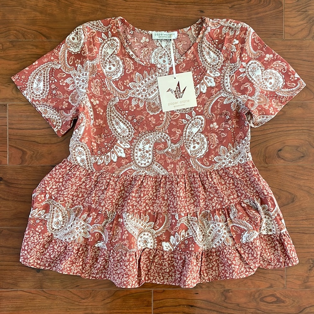 COPY - NWT Paper Crane Red and Cream Paisley Tiered Print Short Sleeve Blouse S…